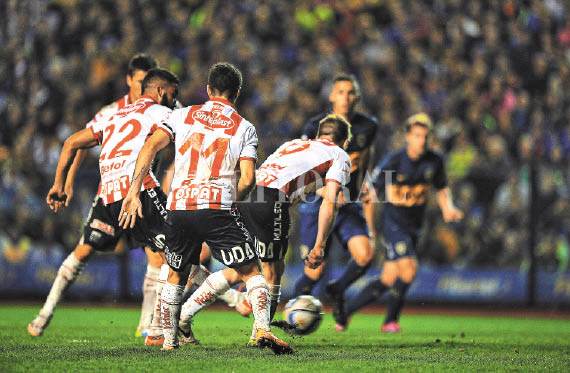 Con un corazón lleno de goles y agujeritos Con un corazón lleno de goles y agujeritos
